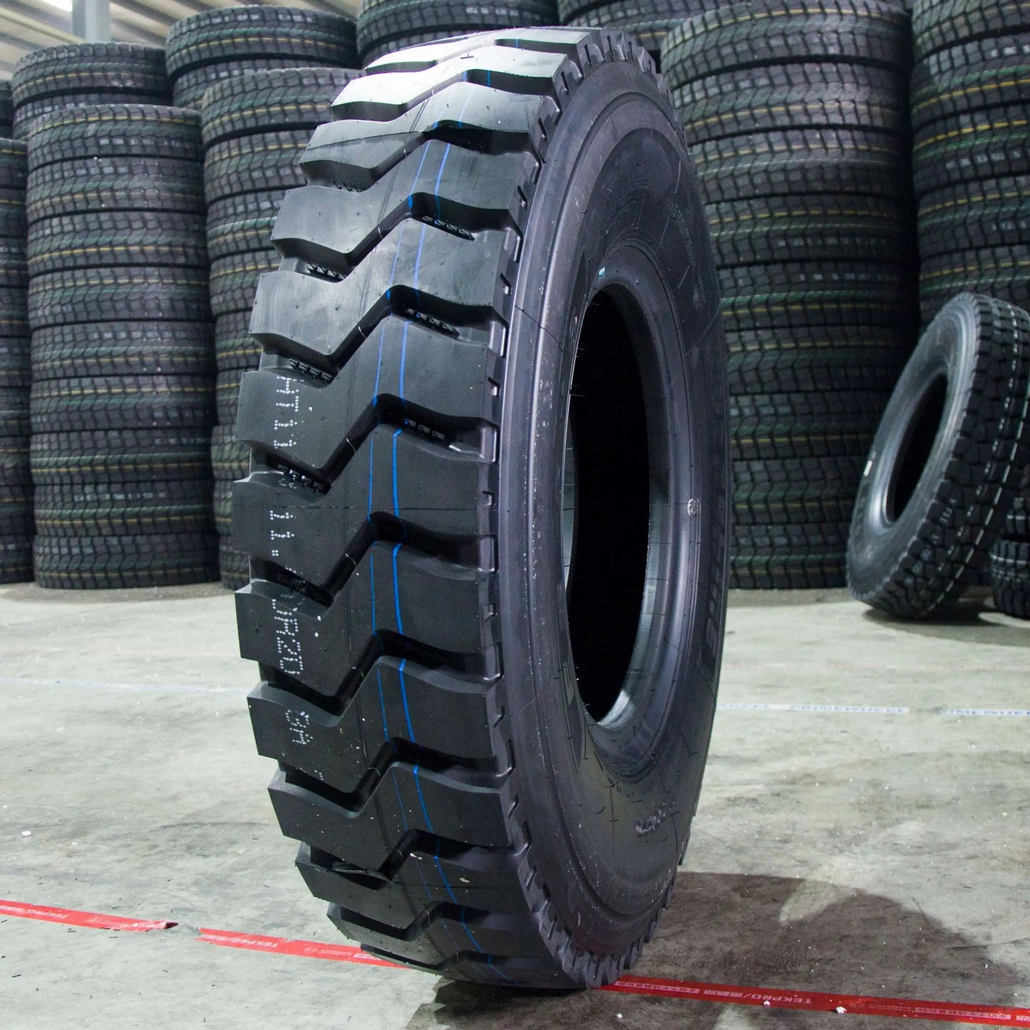 Chinese Famous Tire Factory Triangle 11r22.5 12r22.5 315/80r22.5 Heavy Duty Truck Tire TBR Tire